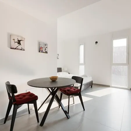 Guesthost - Udine M2 - Bright And Cozy * Milán