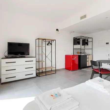 アパート Guesthost - Udine M2 - Bright And Cozy